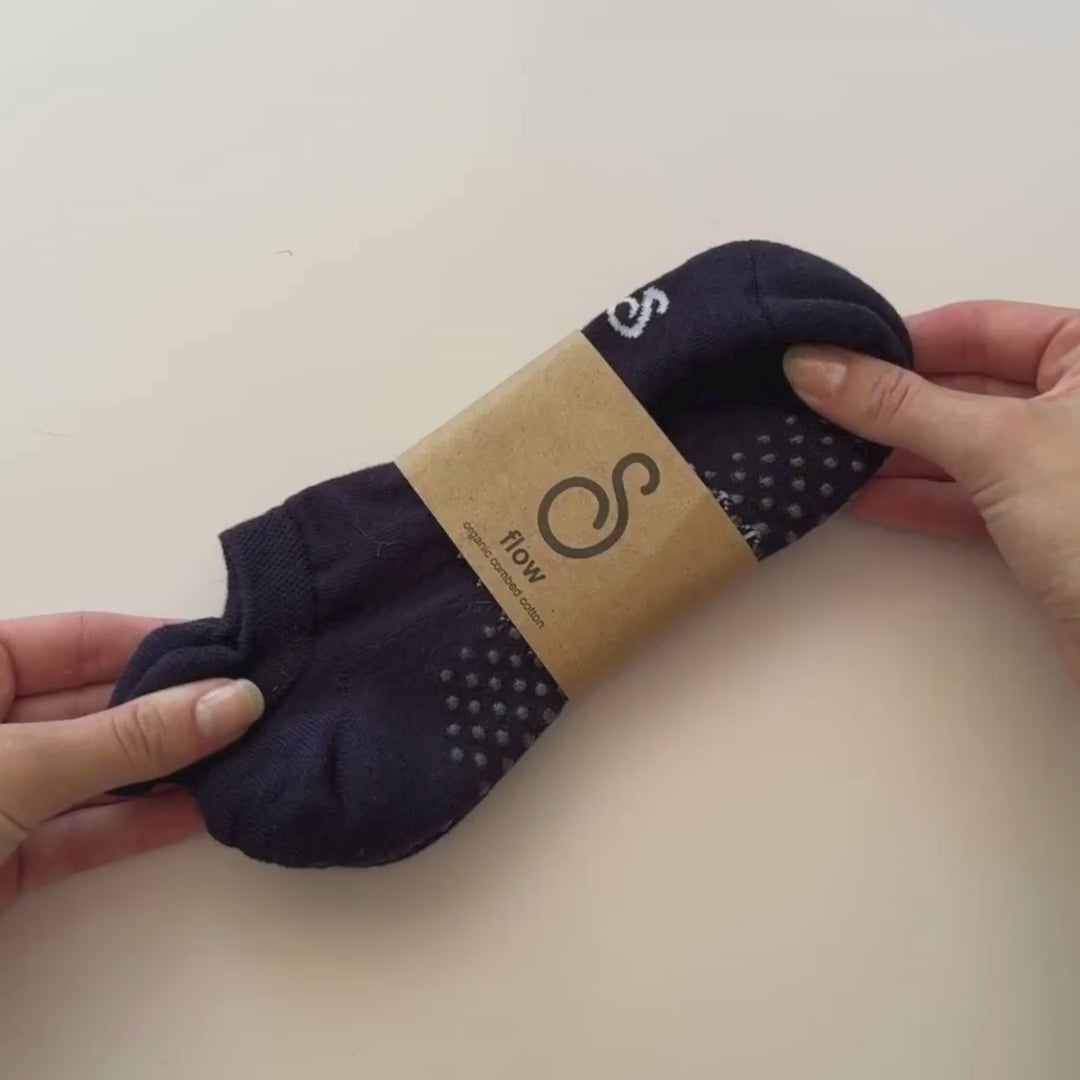 organic cotton ankle grip socks - unboxing