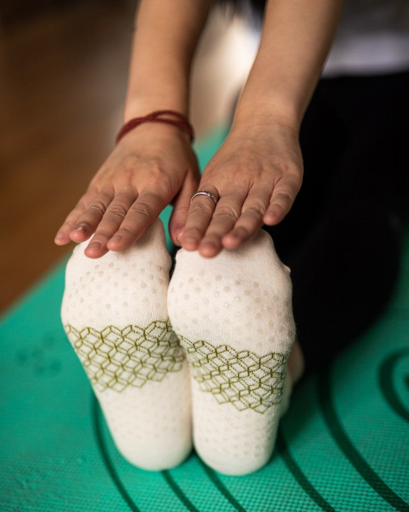 Silicone Yoga Sticky Grips Socks Breathable Pilates Half Finger Gloves for  Women Sport Fitness Barefoot Workout
